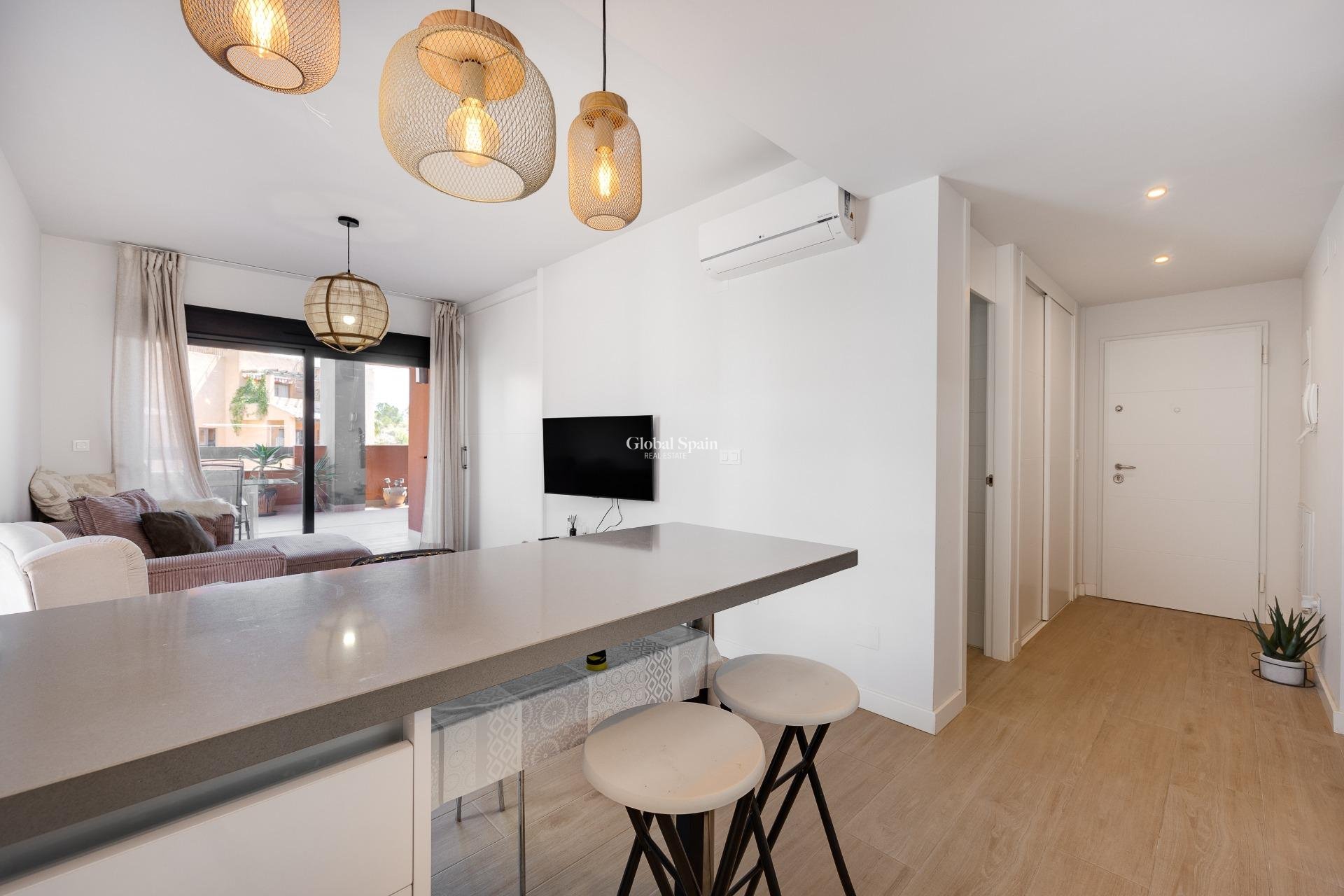 Wederverkoop - APPARTEMENT -
ORIHUELA COSTA - VILLAMARTÍN
