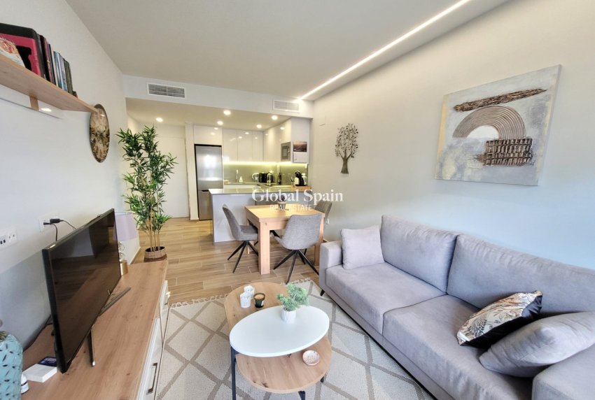 Wederverkoop - APPARTEMENT -
ORIHUELA COSTA - VILLAMARTÍN