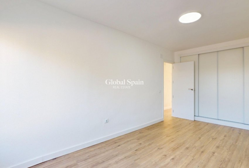 Wederverkoop - APPARTEMENT -
ORIHUELA COSTA - VILLAMARTÍN