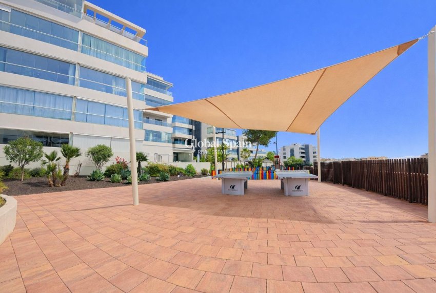 Wederverkoop - APPARTEMENT -
ORIHUELA COSTA - VILLAMARTÍN
