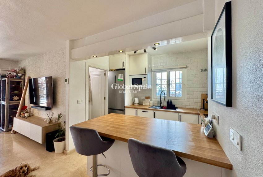 Wederverkoop - APPARTEMENT -
ORIHUELA COSTA - VILLAMARTÍN