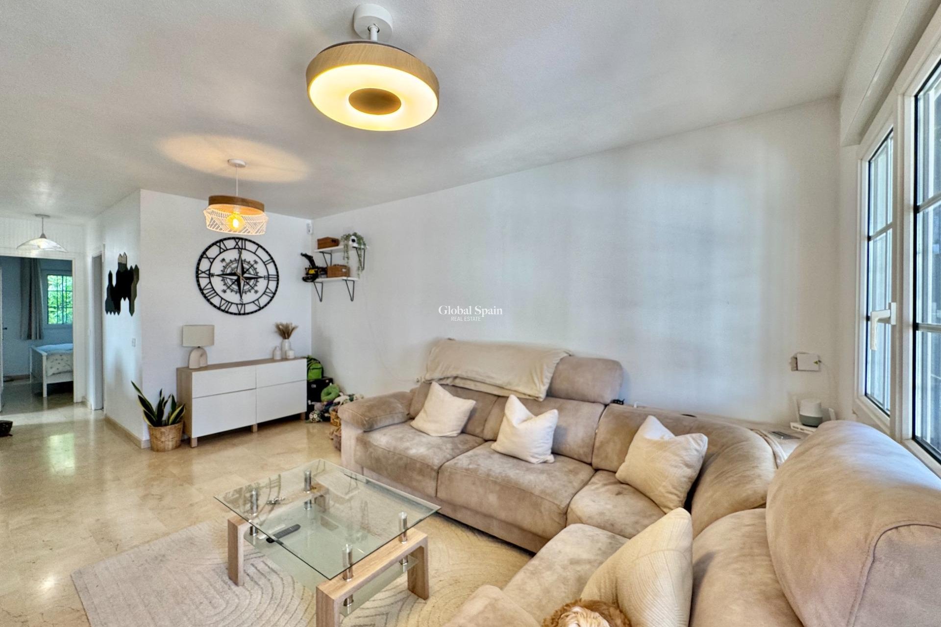 Wederverkoop - APPARTEMENT -
ORIHUELA COSTA - VILLAMARTÍN