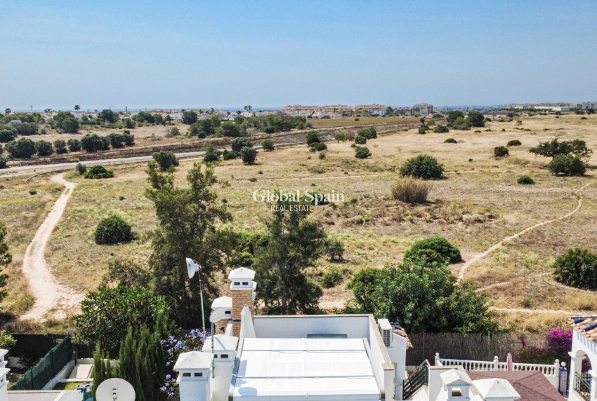 Wederverkoop - APPARTEMENT -
ORIHUELA COSTA - VILLAMARTÍN