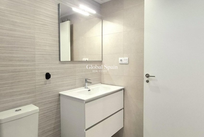 Wederverkoop - APPARTEMENT -
ORIHUELA COSTA - VILLAMARTÍN