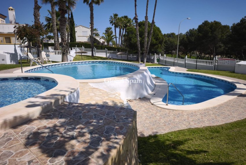 Wederverkoop - APPARTEMENT -
ORIHUELA COSTA - VILLAMARTÍN
