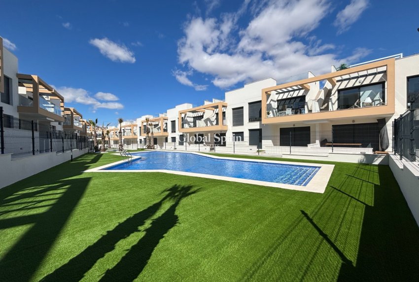 Wederverkoop - APPARTEMENT -
Orihuela Costa - Villamartin
