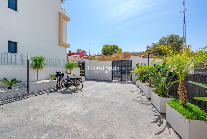 Wederverkoop - APPARTEMENT -
ORIHUELA COSTA - VILLAMARTÍN