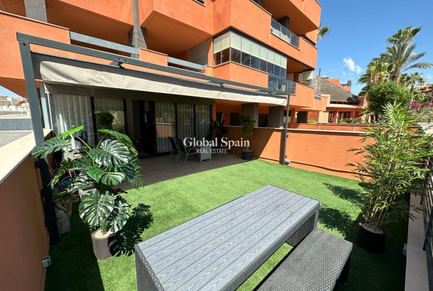 Wederverkoop - Appartement -
ORIHUELA COSTA - VILLAMARTÍN