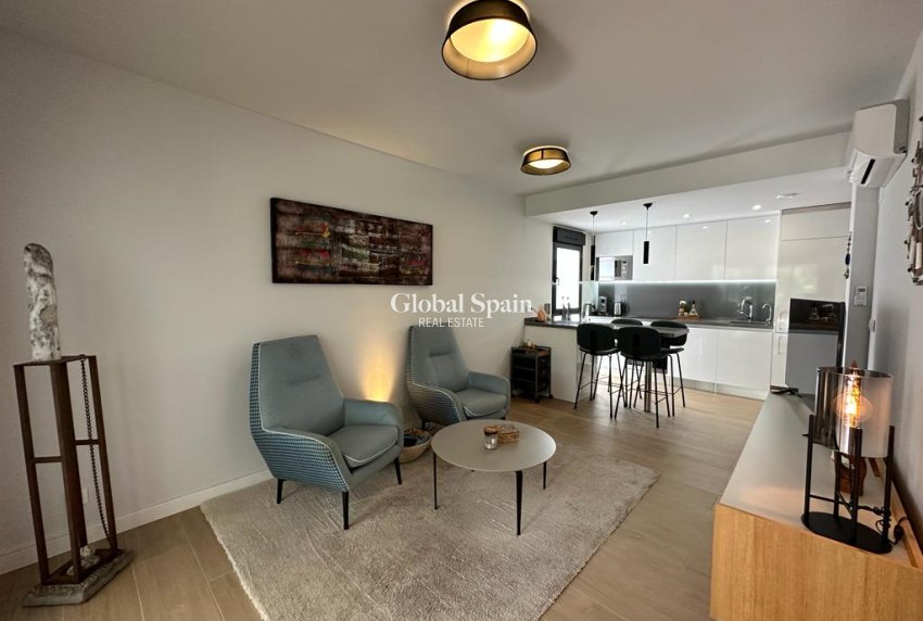 Wederverkoop - Appartement -
ORIHUELA COSTA - VILLAMARTÍN