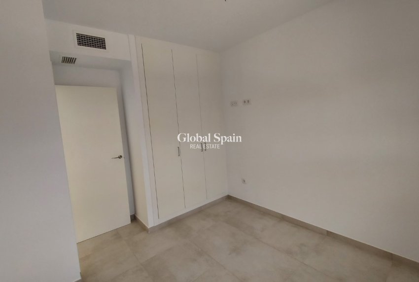 Wederverkoop - Appartement -
ORIHUELA COSTA - VILLAMARTÍN