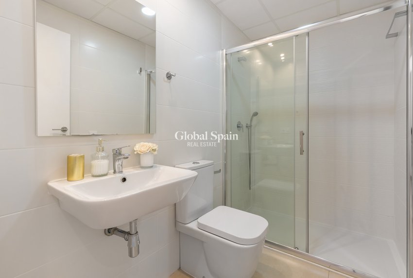 Wederverkoop - Appartement -
ORIHUELA COSTA - VILLAMARTÍN