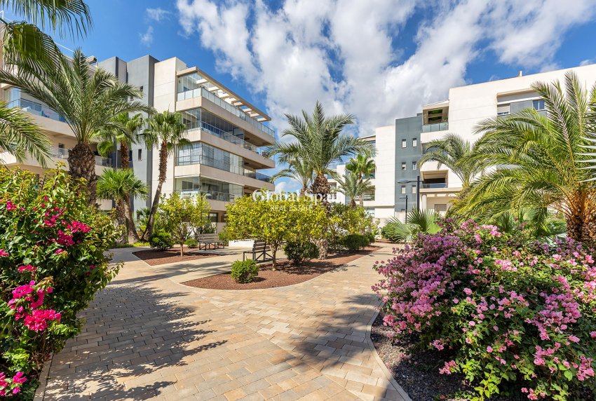 Wederverkoop - Appartement -
ORIHUELA COSTA - VILLAMARTÍN