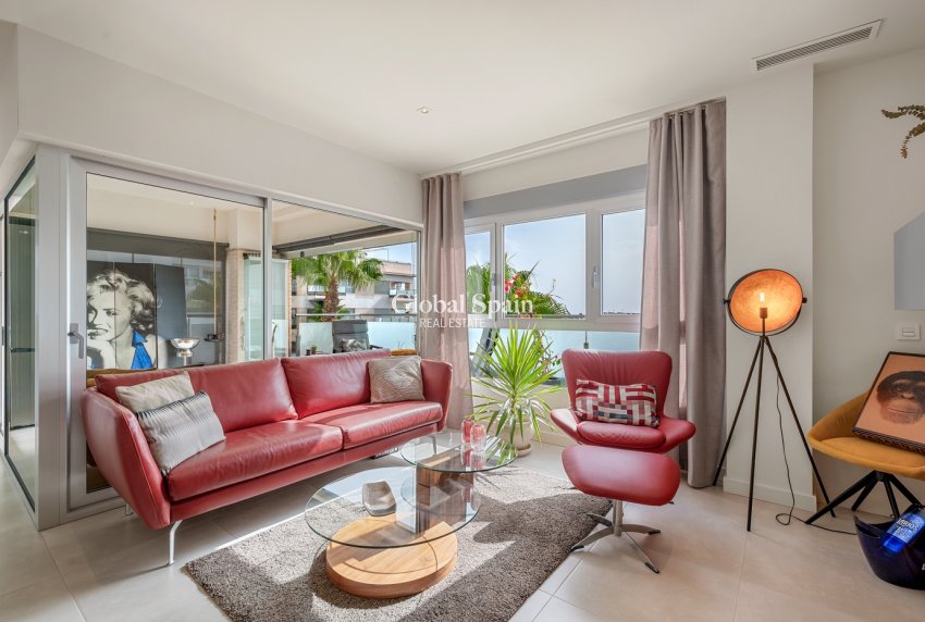 Wederverkoop - Appartement -
ORIHUELA COSTA - VILLAMARTÍN