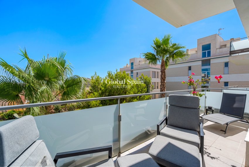 Wederverkoop - Appartement -
ORIHUELA COSTA - VILLAMARTÍN