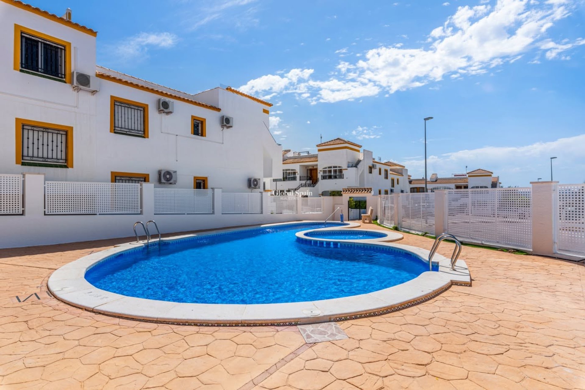 Wederverkoop - APPARTEMENT -
ORIHUELA - Entre Naranjos