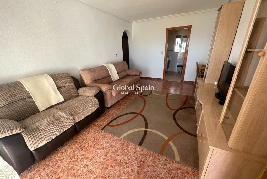 Wederverkoop - APPARTEMENT -
ORIHUELA - Inland