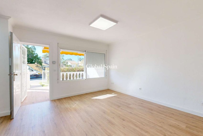 Wederverkoop - APPARTEMENT -
ORIHUELA - Inland