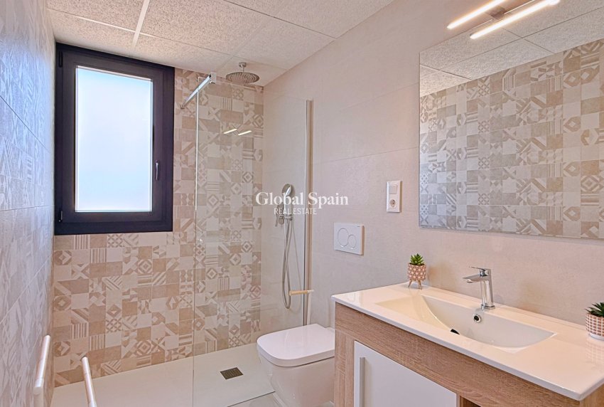Wederverkoop - APPARTEMENT -
ORIHUELA - Inland