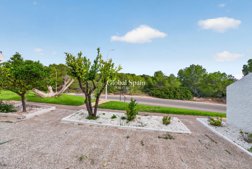 Wederverkoop - APPARTEMENT -
ORIHUELA - Inland