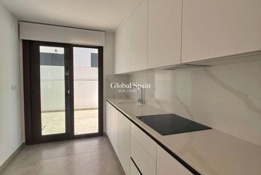 Wederverkoop - APPARTEMENT -
ORIHUELA - Urbanización Perla del Mar