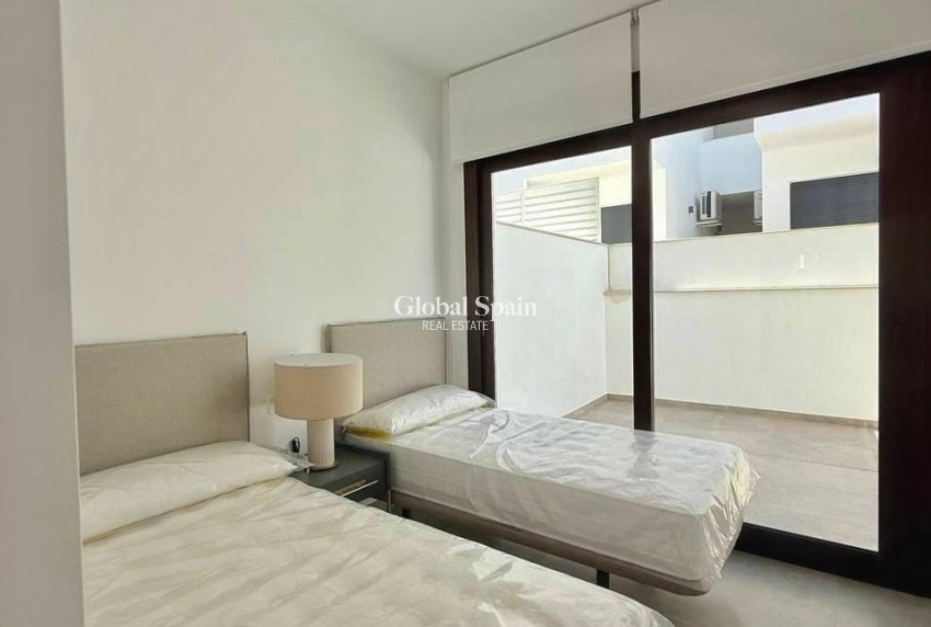 Wederverkoop - APPARTEMENT -
ORIHUELA - Urbanización Perla del Mar