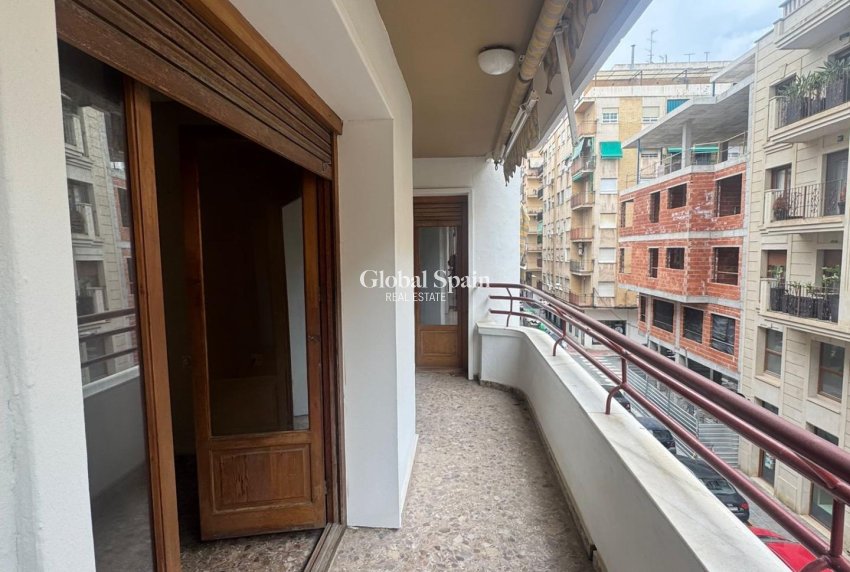 Wederverkoop - APPARTEMENT -
ORIHUELA - Zona Centro