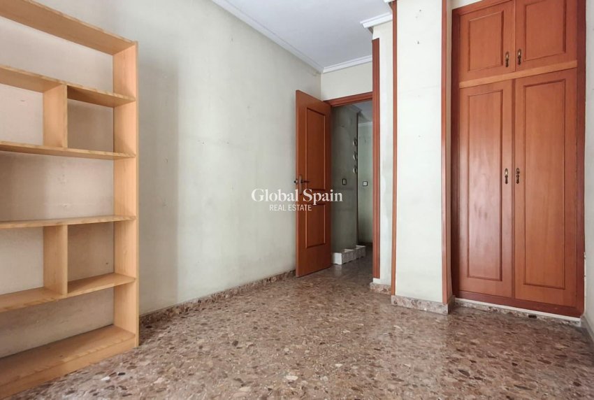 Wederverkoop - APPARTEMENT -
ORIHUELA - Zona Centro