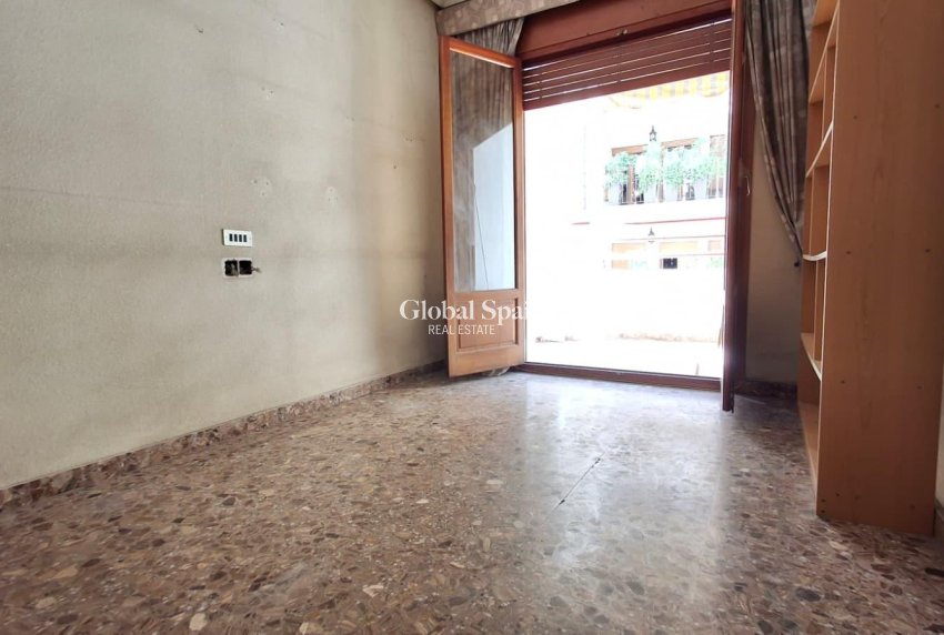 Wederverkoop - APPARTEMENT -
ORIHUELA - Zona Centro