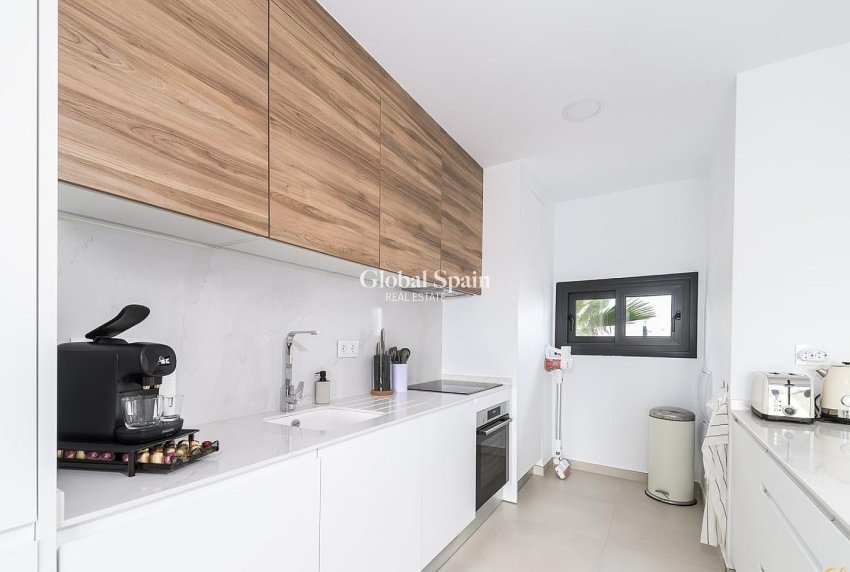 Wederverkoop - APPARTEMENT -
PILAR DE LA HORADADA - Costa Blanca