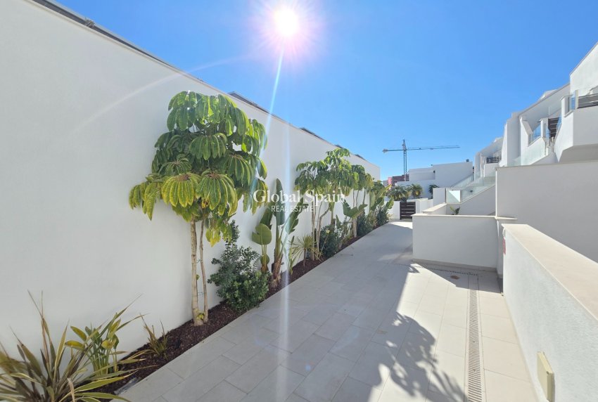Wederverkoop - APPARTEMENT -
PILAR DE LA HORADADA - Costa Blanca