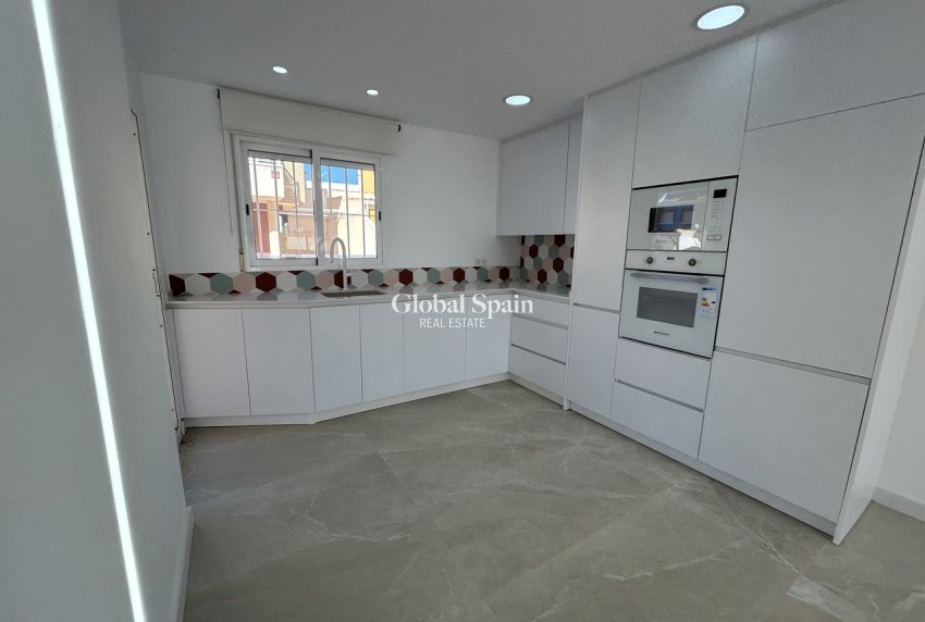 Wederverkoop - APPARTEMENT -
PILAR DE LA HORADADA - Costa Blanca