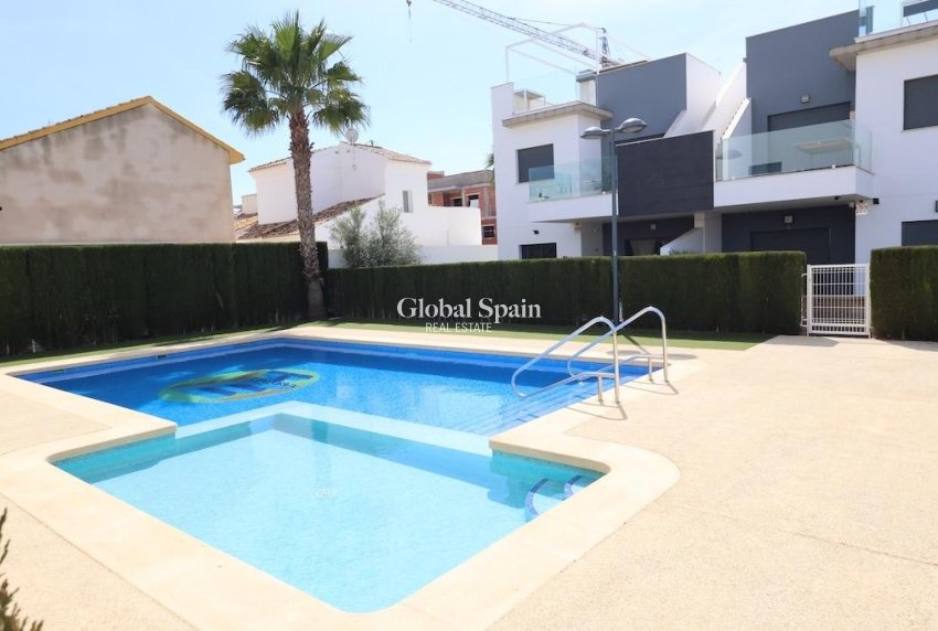 Wederverkoop - APPARTEMENT -
PILAR DE LA HORADADA - Costa Blanca