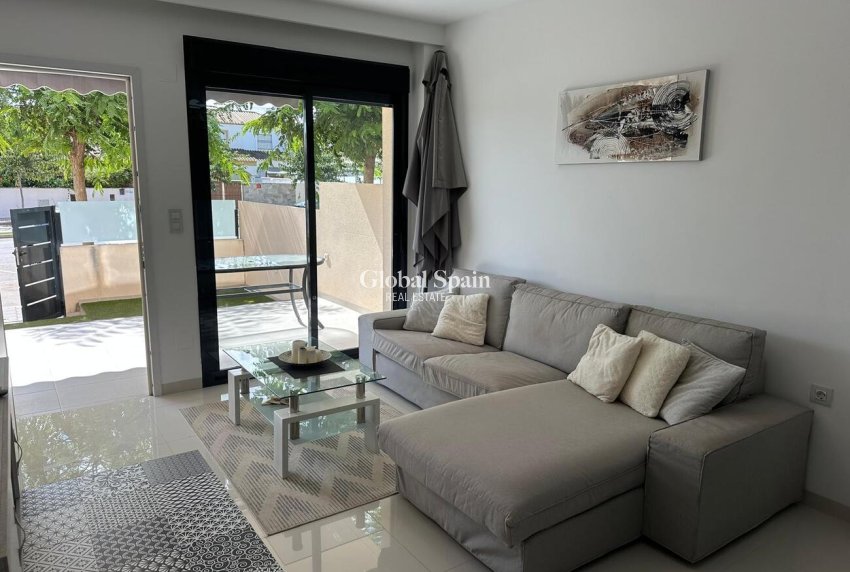 Wederverkoop - APPARTEMENT -
PILAR DE LA HORADADA - Costa Blanca