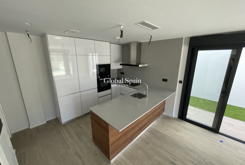 Wederverkoop - APPARTEMENT -
PILAR DE LA HORADADA - Costa Blanca