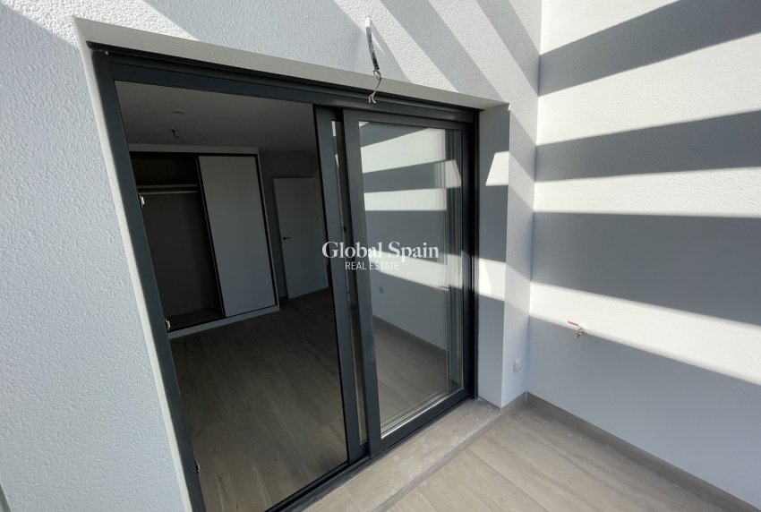 Wederverkoop - APPARTEMENT -
PILAR DE LA HORADADA - Costa Blanca