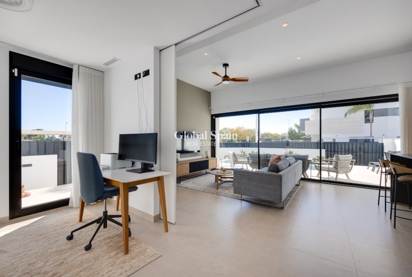 Wederverkoop - APPARTEMENT -
PILAR DE LA HORADADA - Costa Blanca