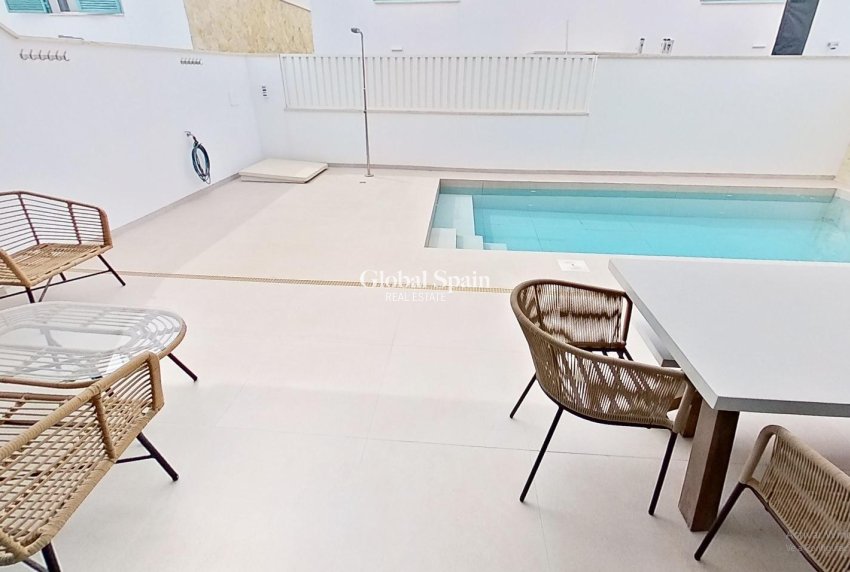Wederverkoop - APPARTEMENT -
PILAR DE LA HORADADA - El Mojón