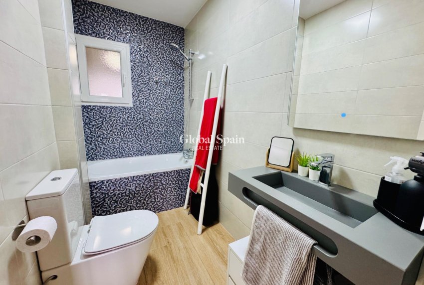 Wederverkoop - APPARTEMENT -
PILAR DE LA HORADADA - Zona Pueblo