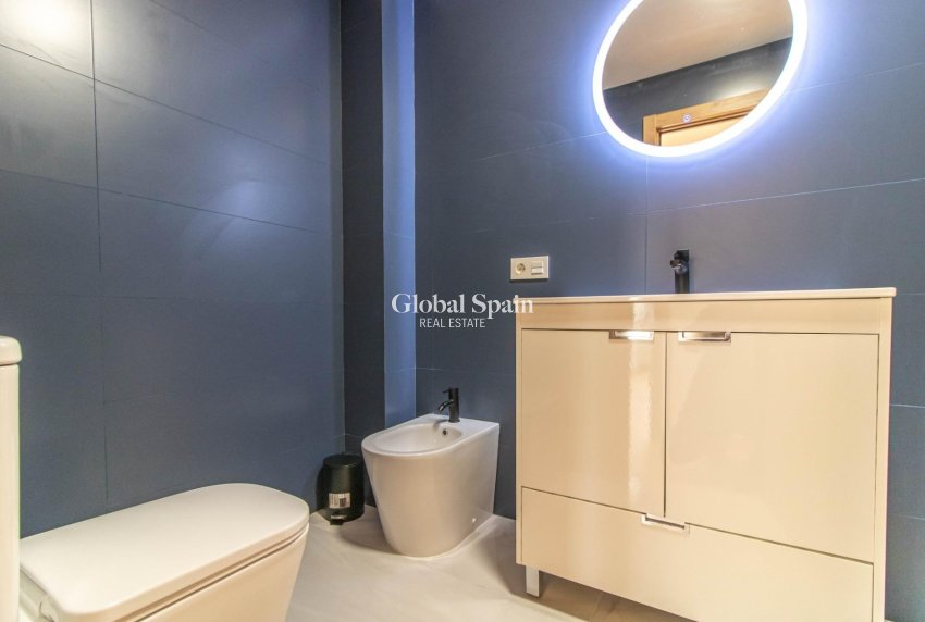 Wederverkoop - Appartement plat -
TORREVIEJA - Acequion