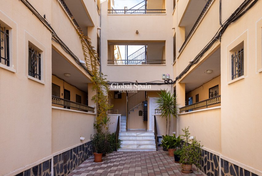 Wederverkoop - Appartement plat -
TORREVIEJA - La Siesta