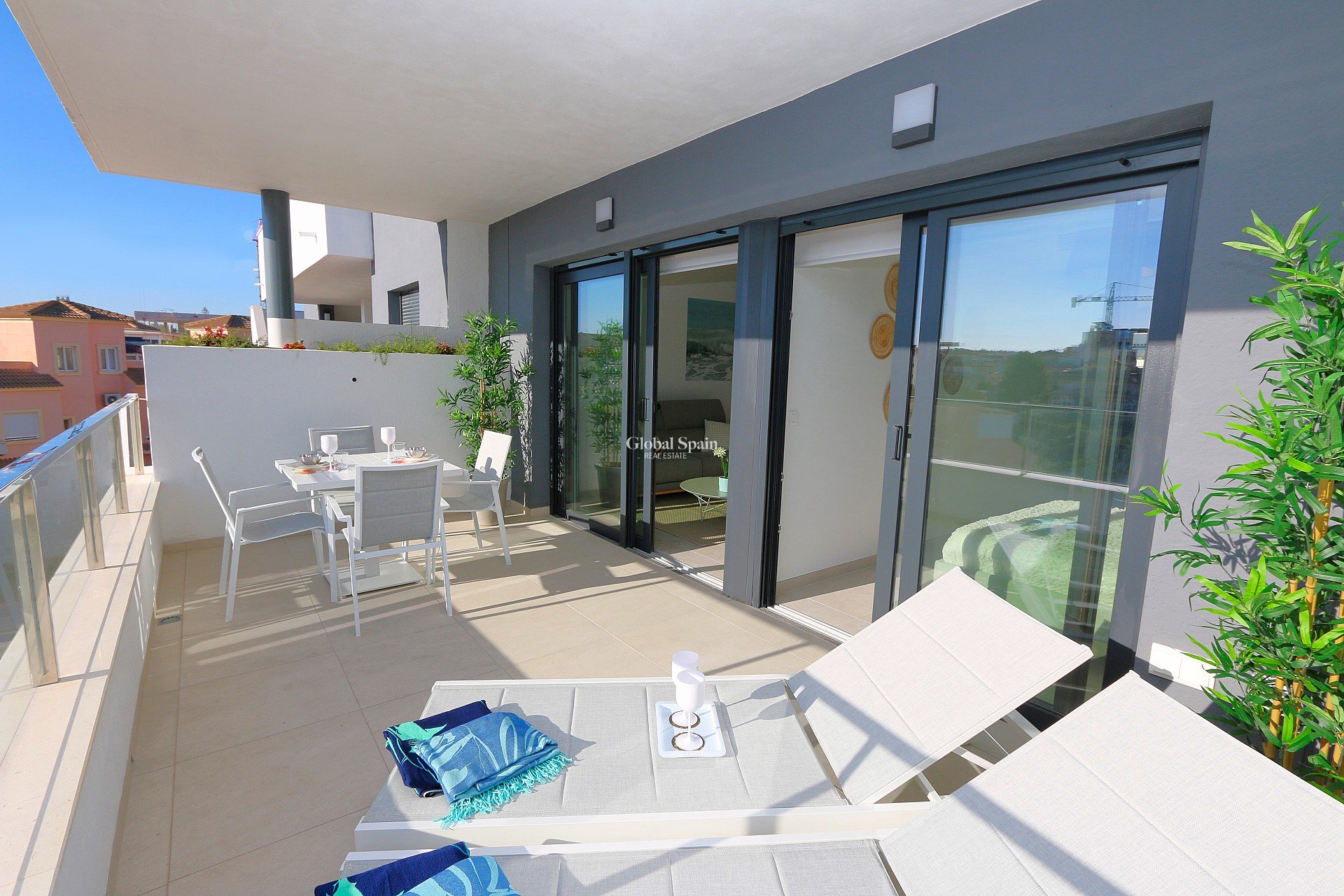 Wederverkoop - APPARTEMENT -
PLAYA FLAMENCA - Costa Blanca