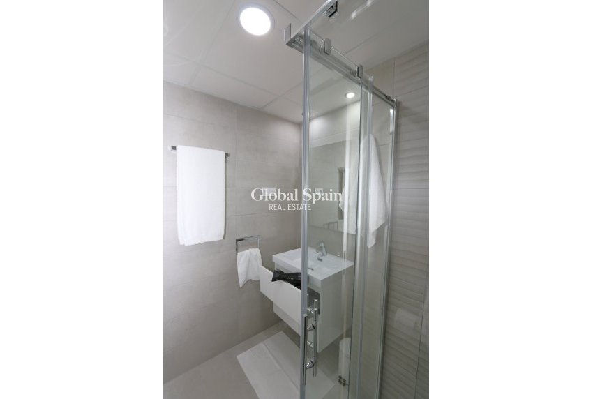 Wederverkoop - APPARTEMENT -
PLAYA FLAMENCA - Costa Blanca