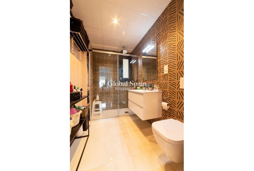 Wederverkoop - APPARTEMENT -
PLAYA FLAMENCA - Costa Blanca