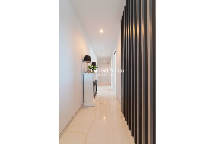 Wederverkoop - APPARTEMENT -
PLAYA FLAMENCA - Costa Blanca