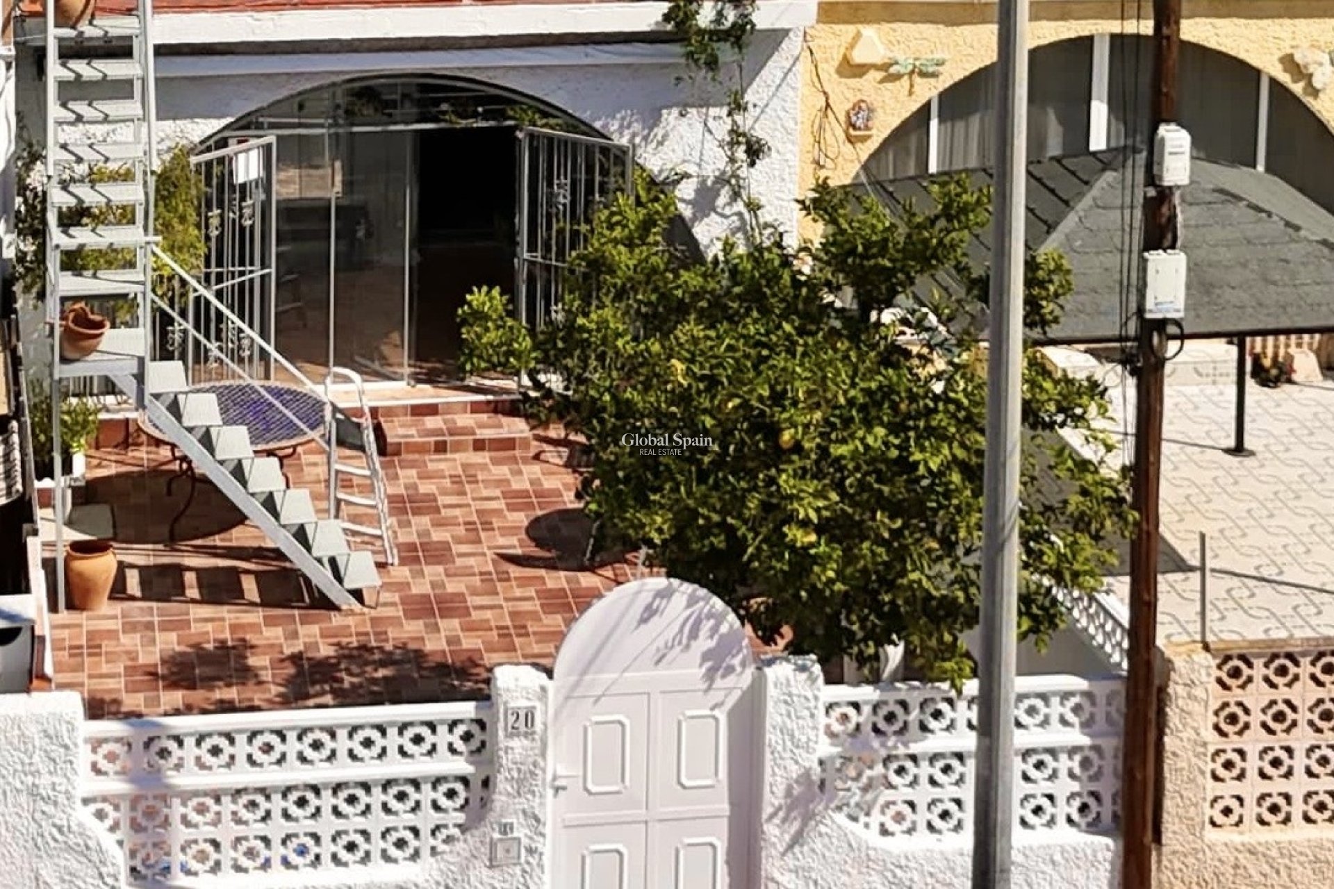 Wederverkoop - APPARTEMENT -
PLAYA FLAMENCA - Costa Blanca