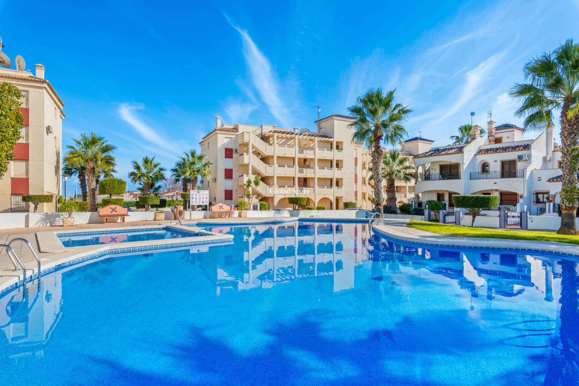 Wederverkoop - APPARTEMENT -
PLAYA FLAMENCA - Costa Blanca