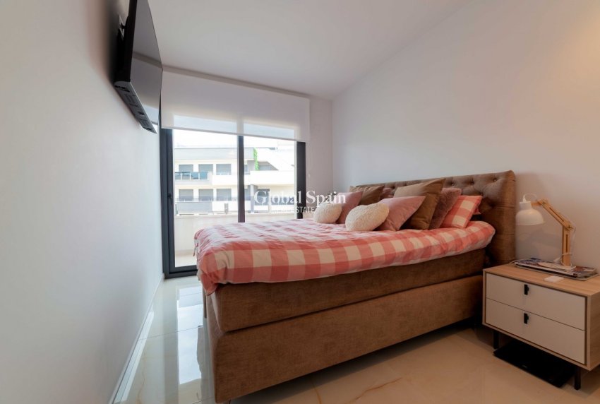 Wederverkoop - APPARTEMENT -
PLAYA FLAMENCA - Costa Blanca