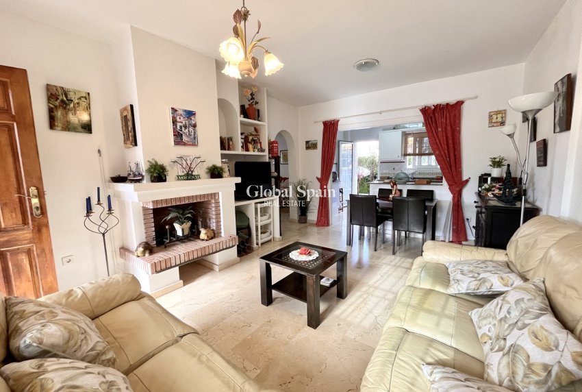 Wederverkoop - APPARTEMENT -
PLAYA FLAMENCA - Costa Blanca