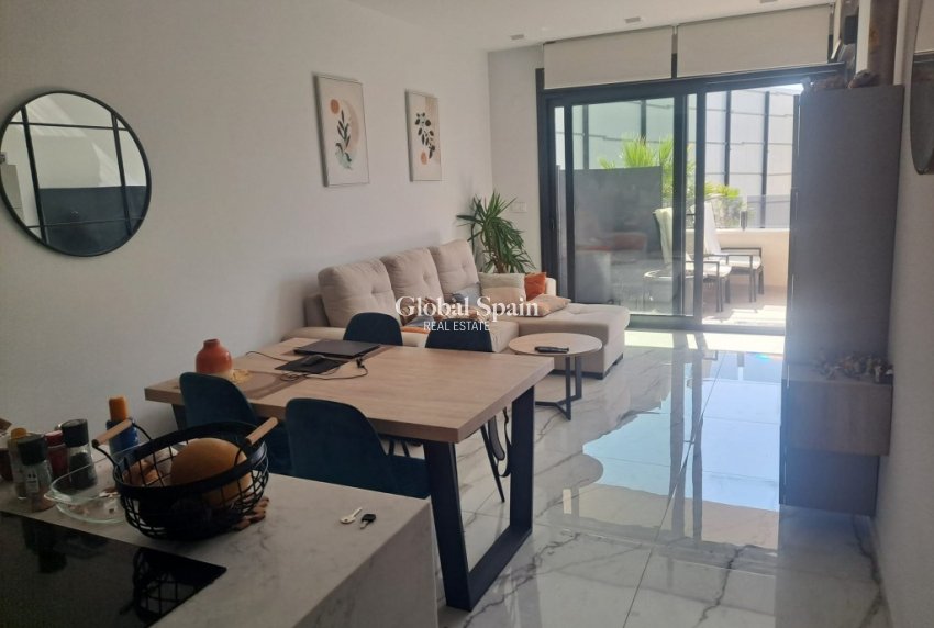 Wederverkoop - APPARTEMENT -
PLAYA FLAMENCA - Costa Blanca