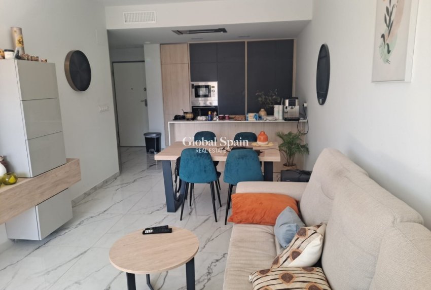 Wederverkoop - APPARTEMENT -
PLAYA FLAMENCA - Costa Blanca